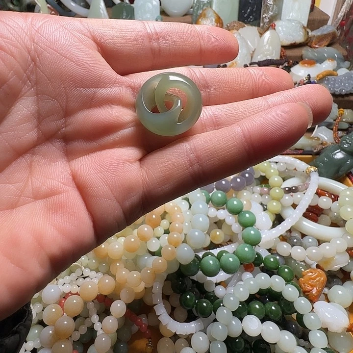 和田玉（青白玉）未镶嵌颈饰