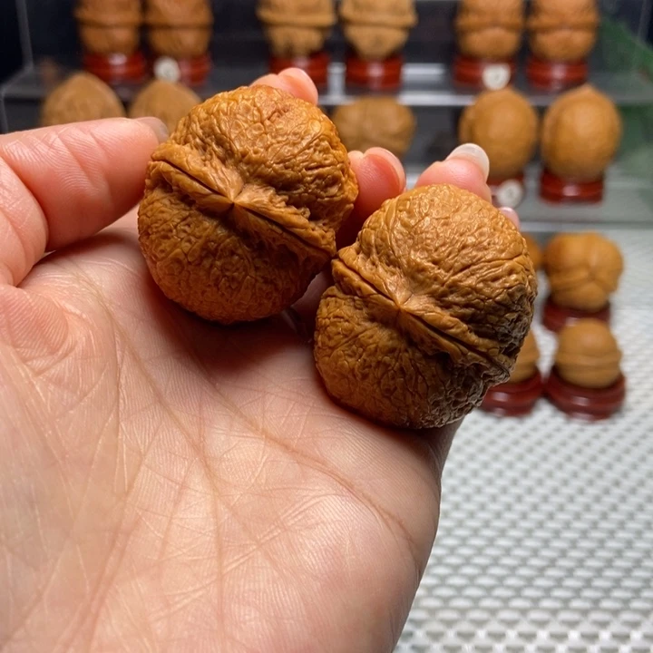 文玩核桃把件6铁绣球