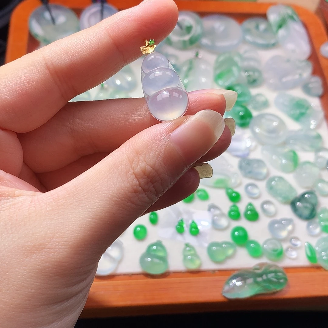 翡翠18K金镶嵌吊坠(不含链)豆子