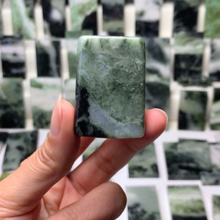 独山玉颈饰未镶嵌