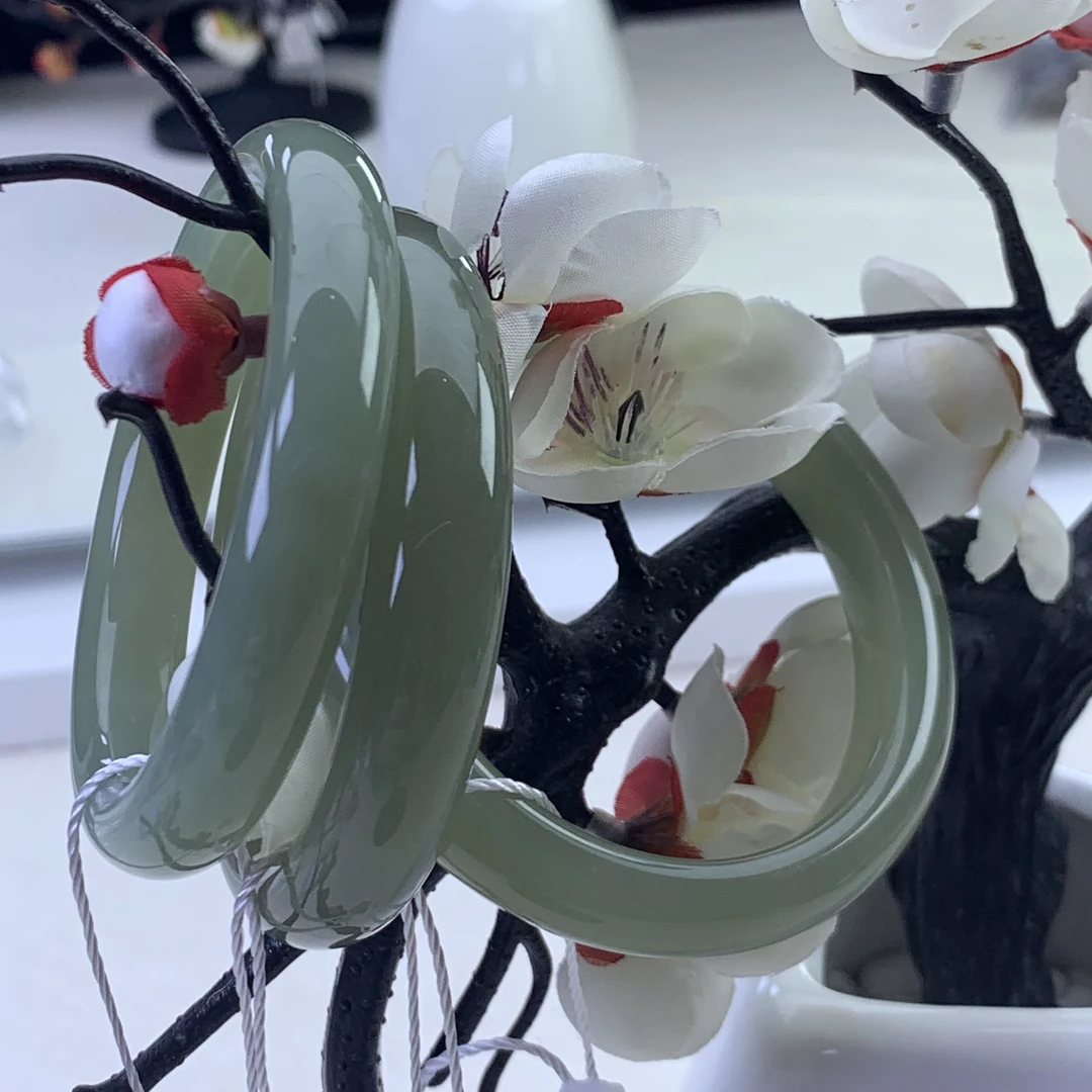 DF702天然和田玉湖水绿手镯多样性发其一
