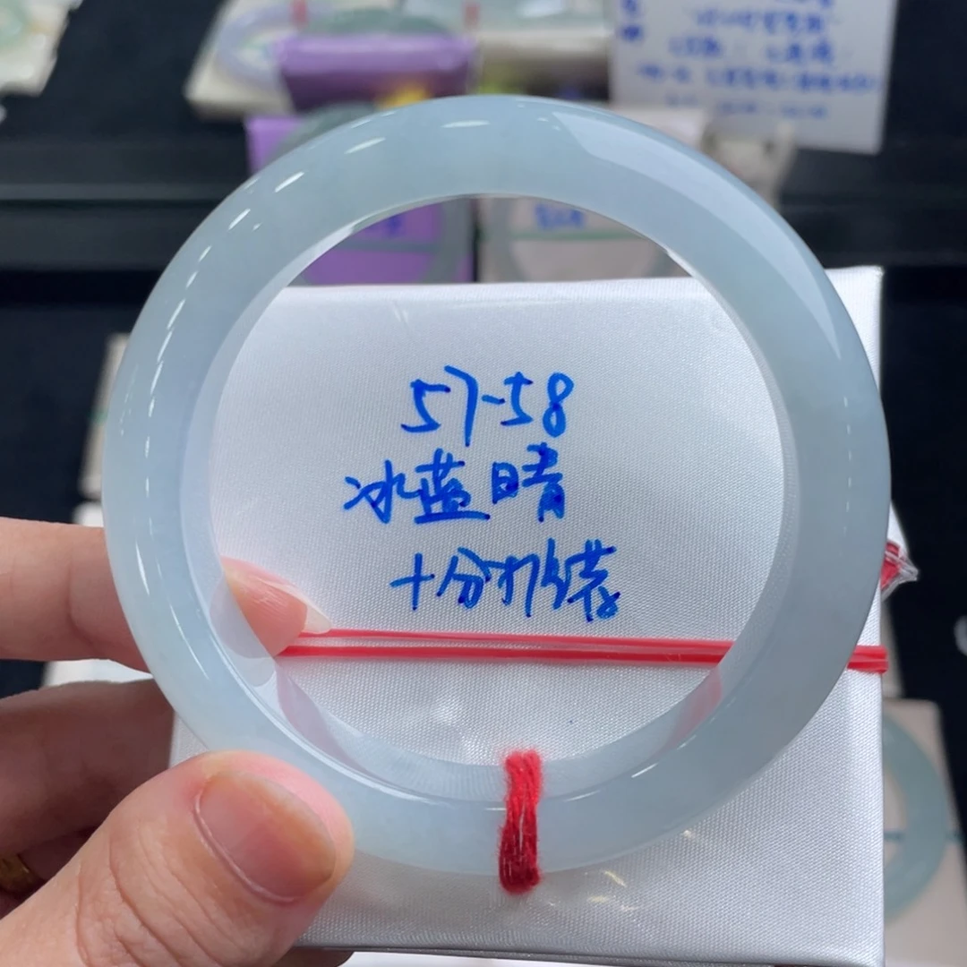 翡翠手镯未镶嵌翡翠手镯