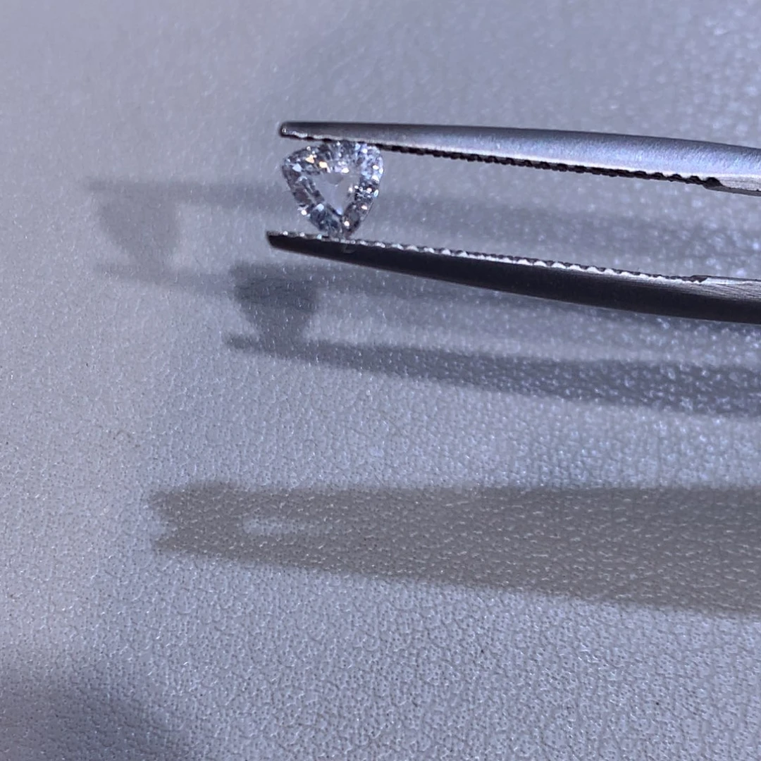 蓝宝石裸石0.65克拉