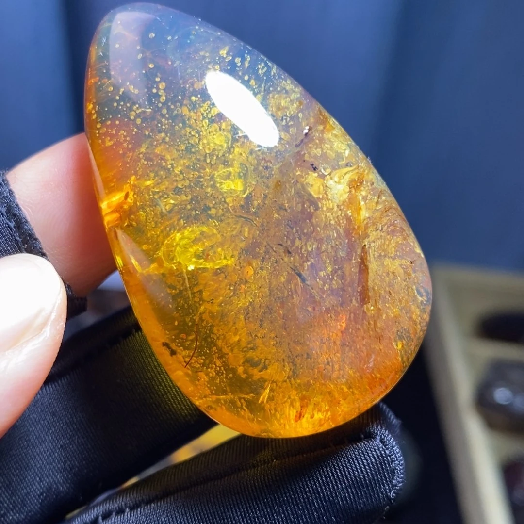 琥珀未镶嵌裸石。。。