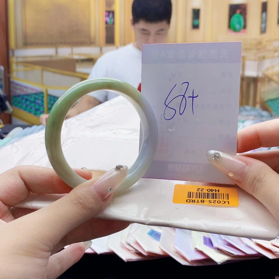 翡翠手镯未镶嵌000……