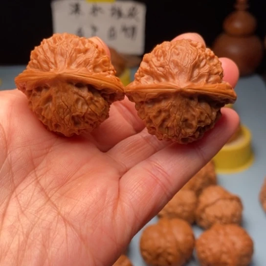 吊坠文玩核桃宫灯红皮 36