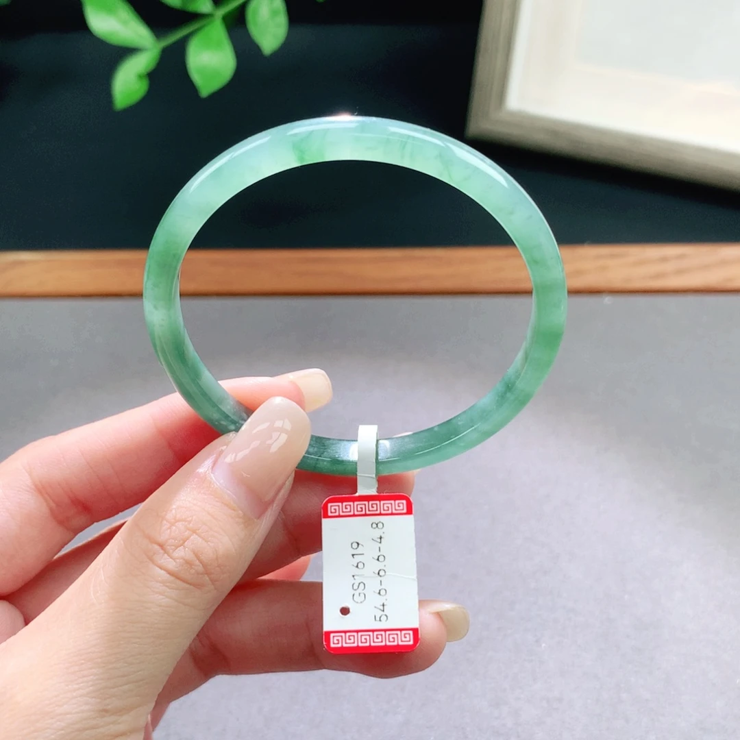 翡翠手镯未镶嵌天然