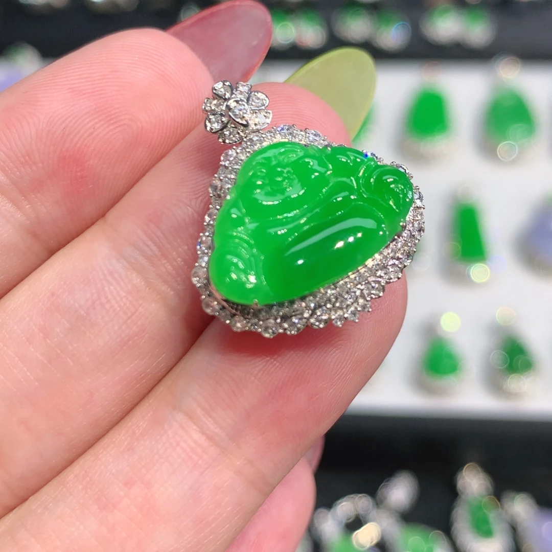 翡翠18K金镶嵌颈饰吊坠