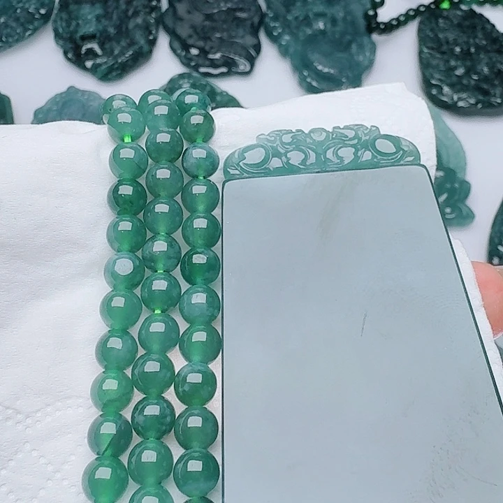 翡翠未镶嵌颈饰多样性发其一