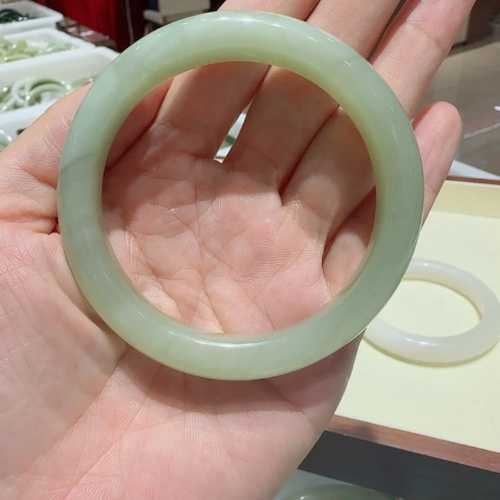 未镶嵌手镯和田玉819