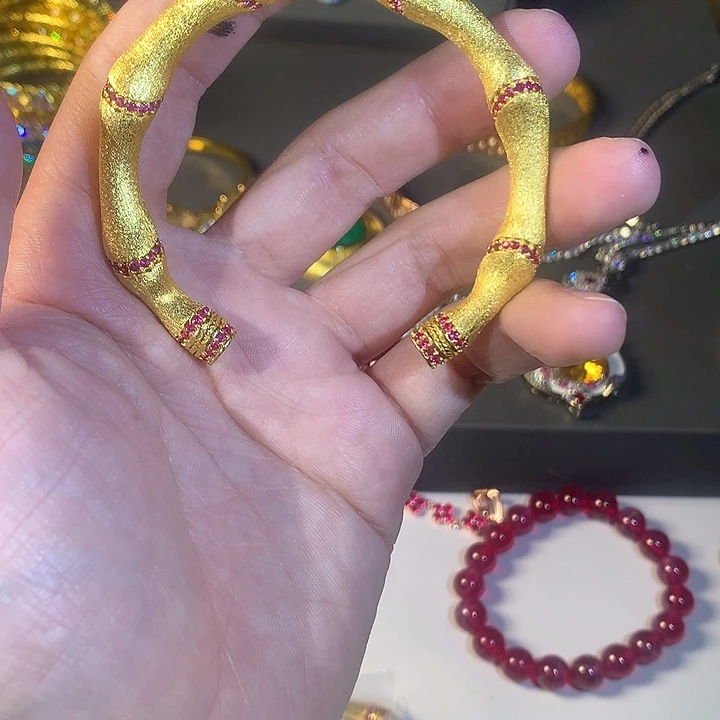 非金属手镯。