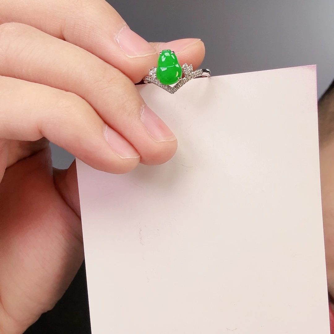 翡翠颈饰18K金镶嵌J****r一件