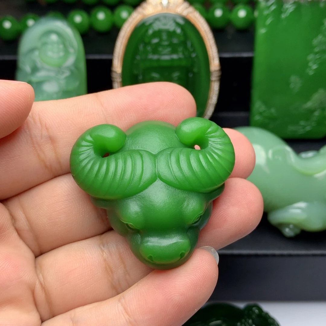 英***手和田玉未镶嵌颈饰