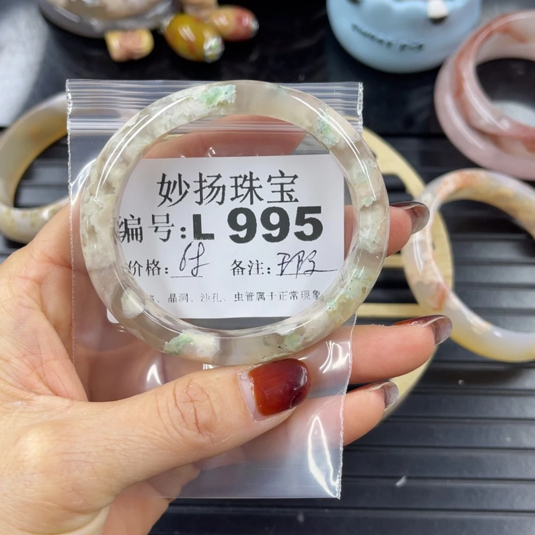 硅化珊瑚（珊瑚玉）瑕未镶嵌谁****爱