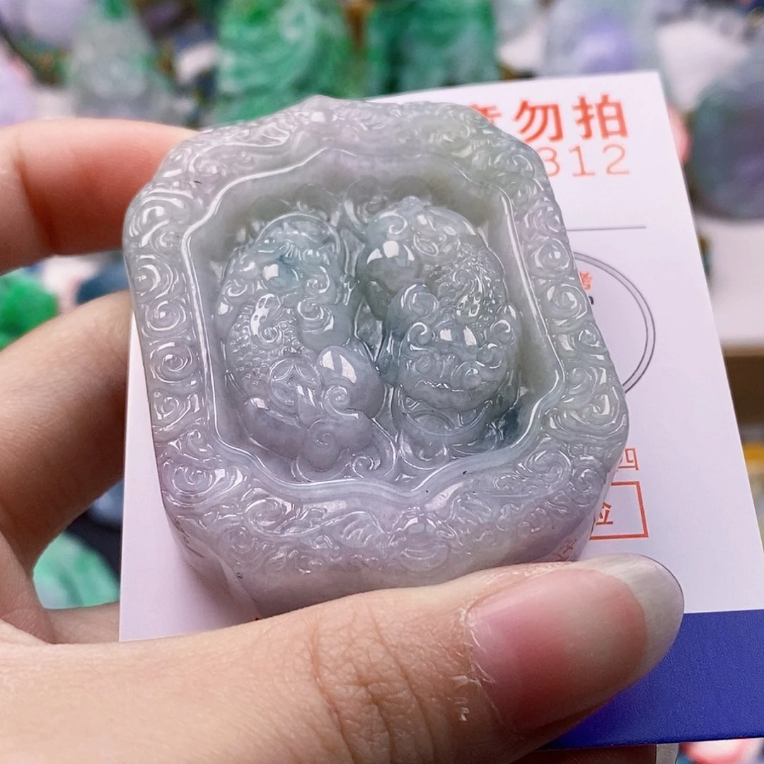 吊坠(不含链)未镶嵌翡翠