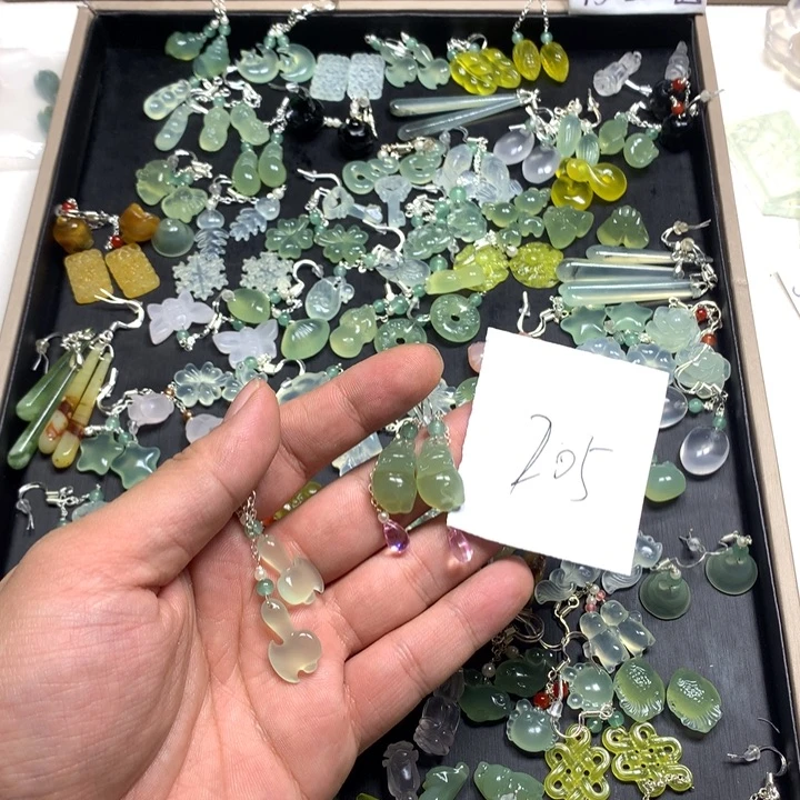 喵****蛇纹石玉合金耳钉