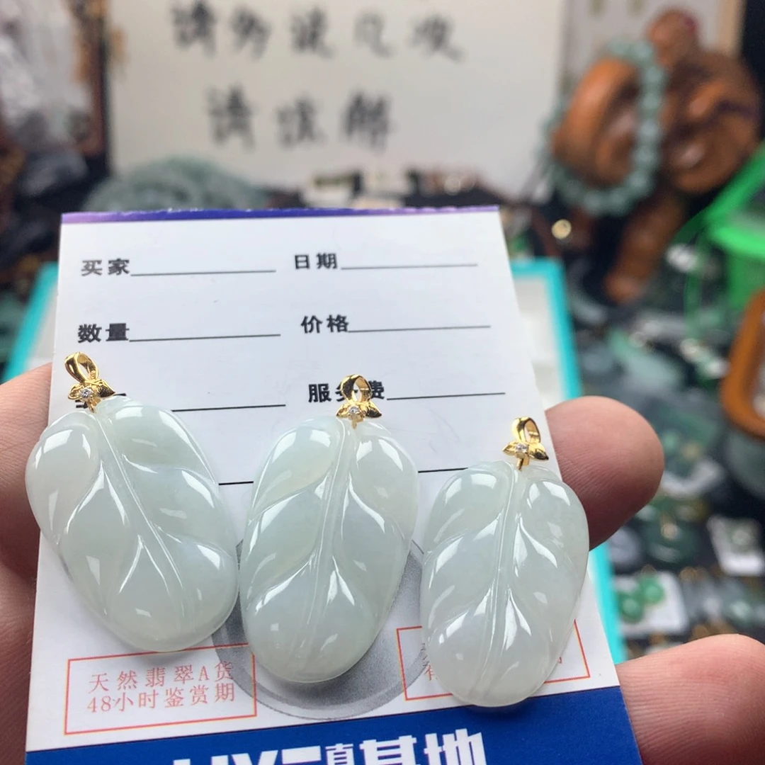 颈饰银S925镶嵌翡翠多样性发一件。