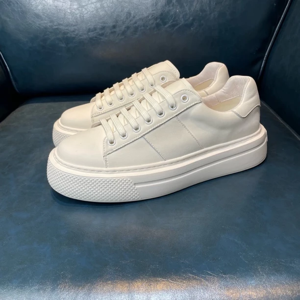 男士休闲百搭平底增高板鞋系带潮流韩版小白鞋运动白色时尚厚底