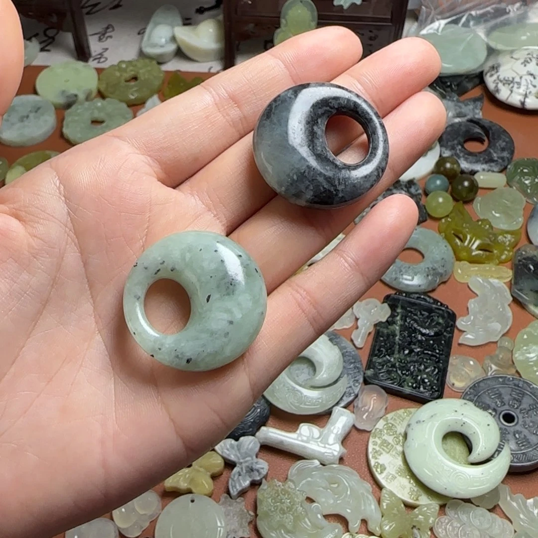 蛇纹石玉未镶嵌颈饰公主扣