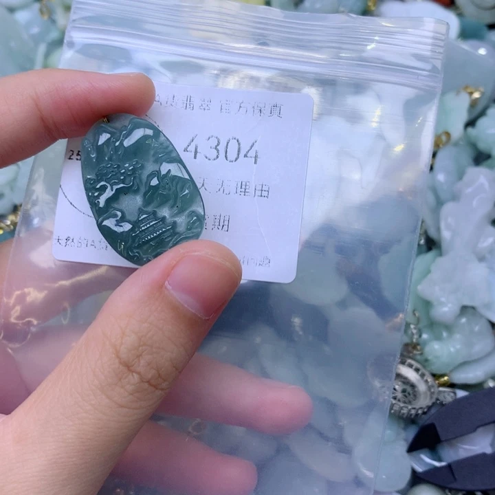 吊坠(不含链)未镶嵌翡翠