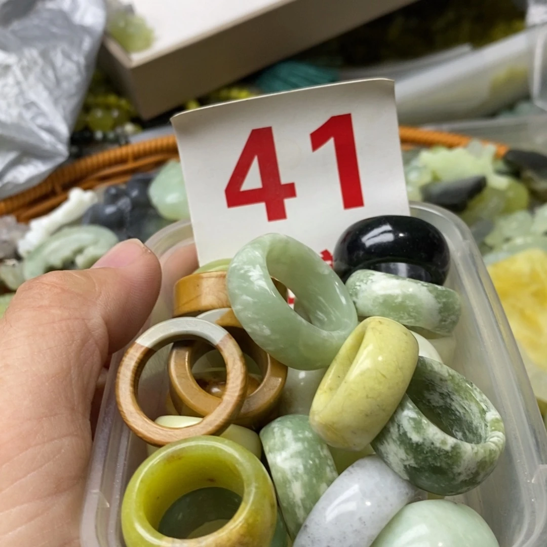 蛇纹石玉挂坠未镶嵌