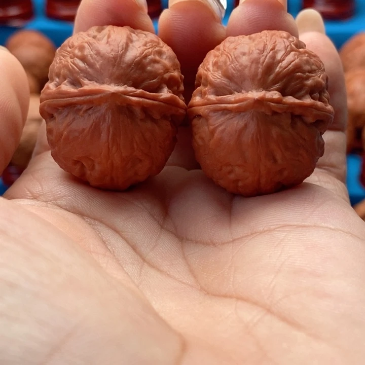 文玩核桃把件红玛瑙