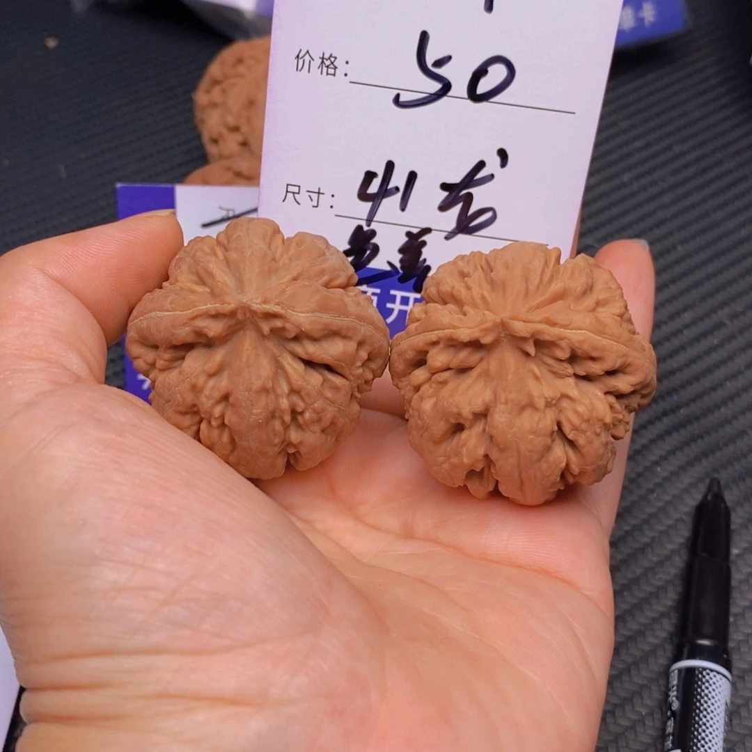 拍***耳文玩核桃霸王龙核桃