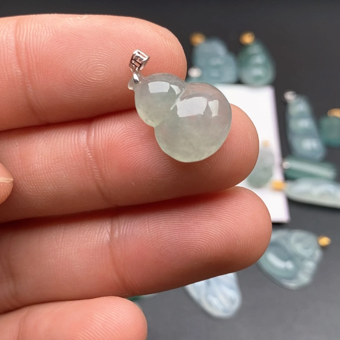 颈饰18K金镶嵌翡翠