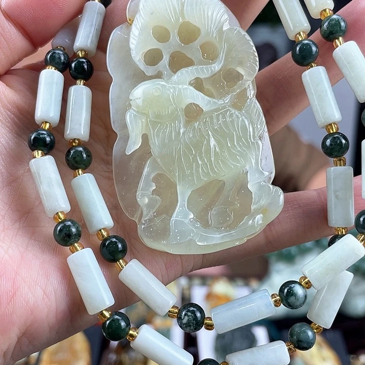 蛇纹石玉颈饰未镶嵌