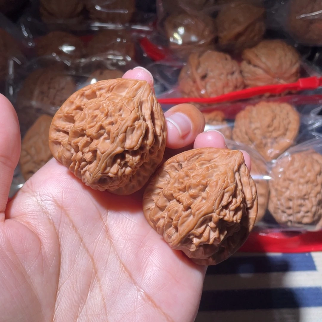 文玩核桃吊坠九山顶望月虎头41