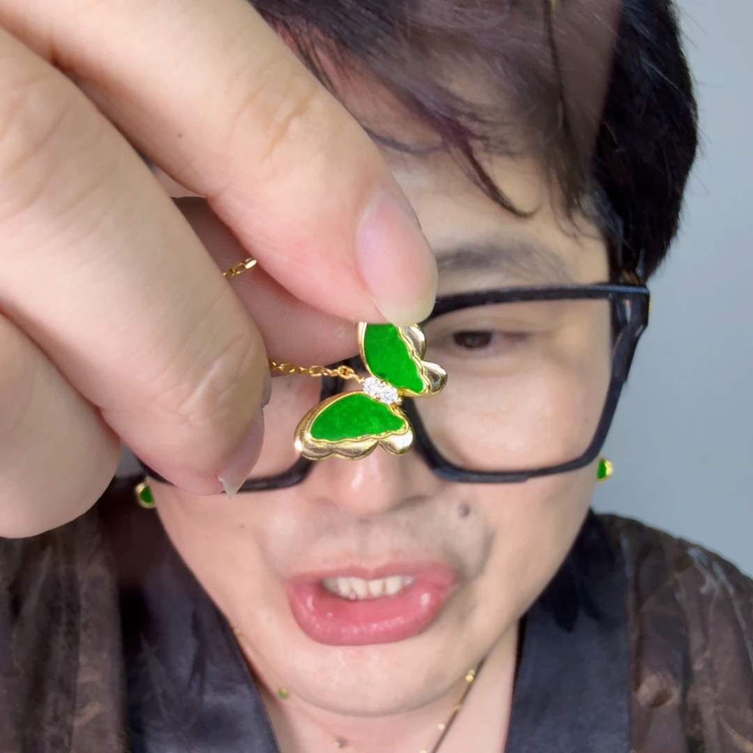 颈饰未镶嵌翡翠一件