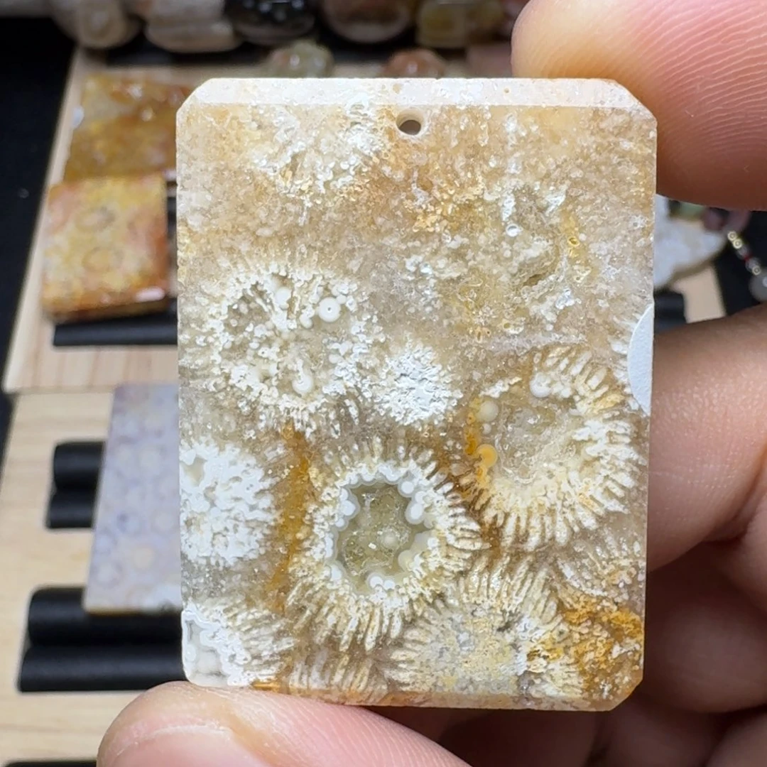 未镶嵌纯天然色有机玉石保真色硅化玉