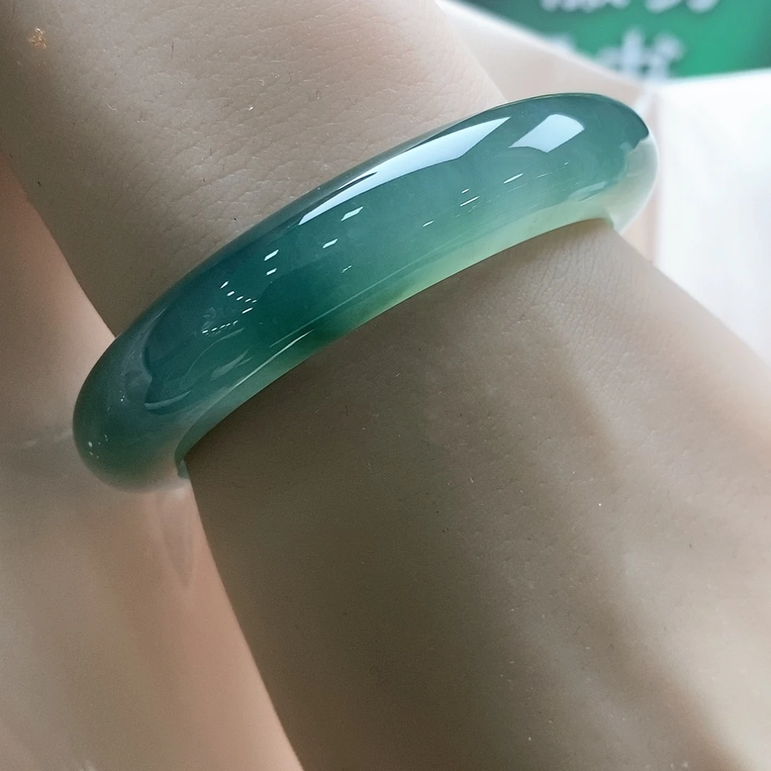 翡翠未镶嵌手镯正圈