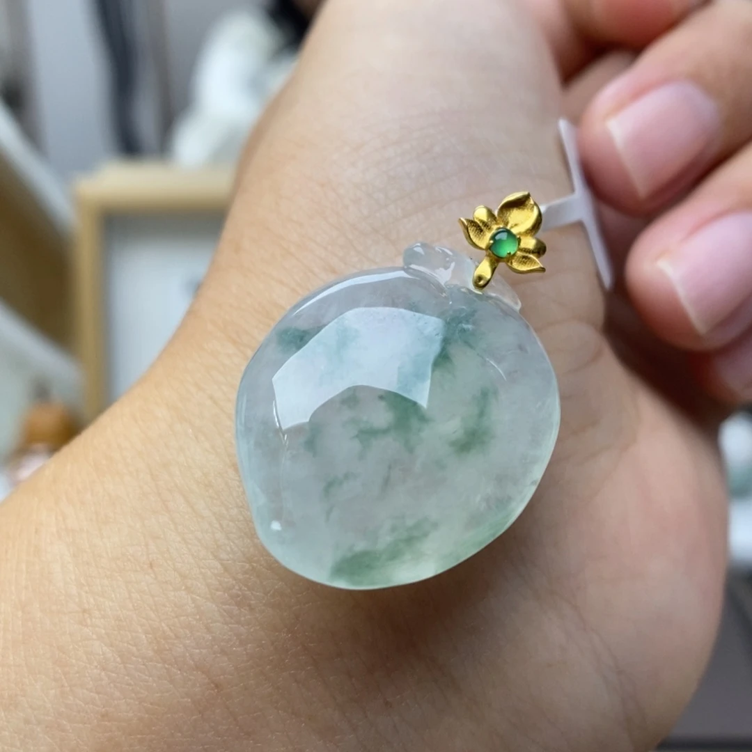 【闪购商品】颈饰18K金镶嵌翡翠10