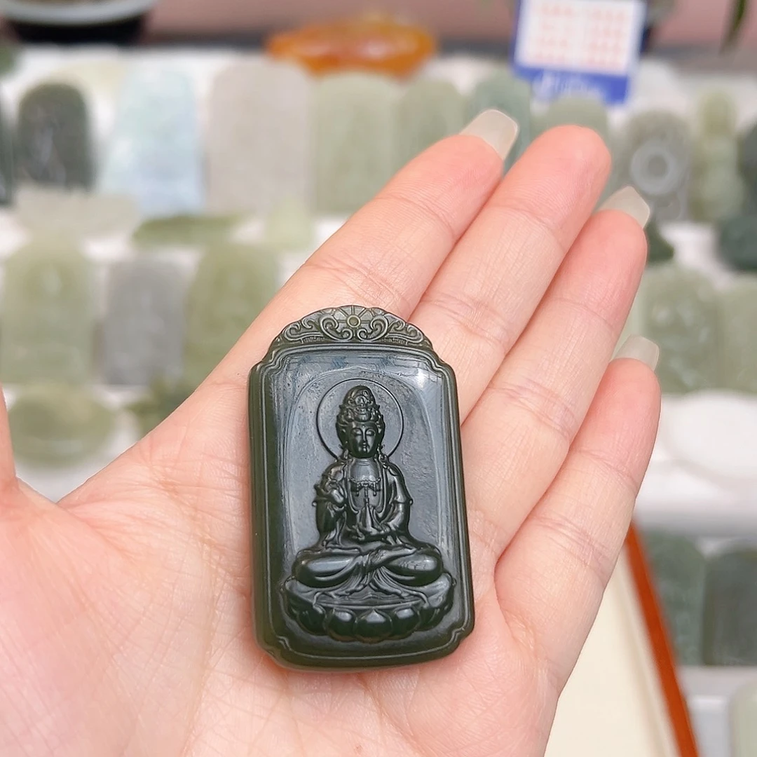 颈饰未镶嵌和田玉是**呀