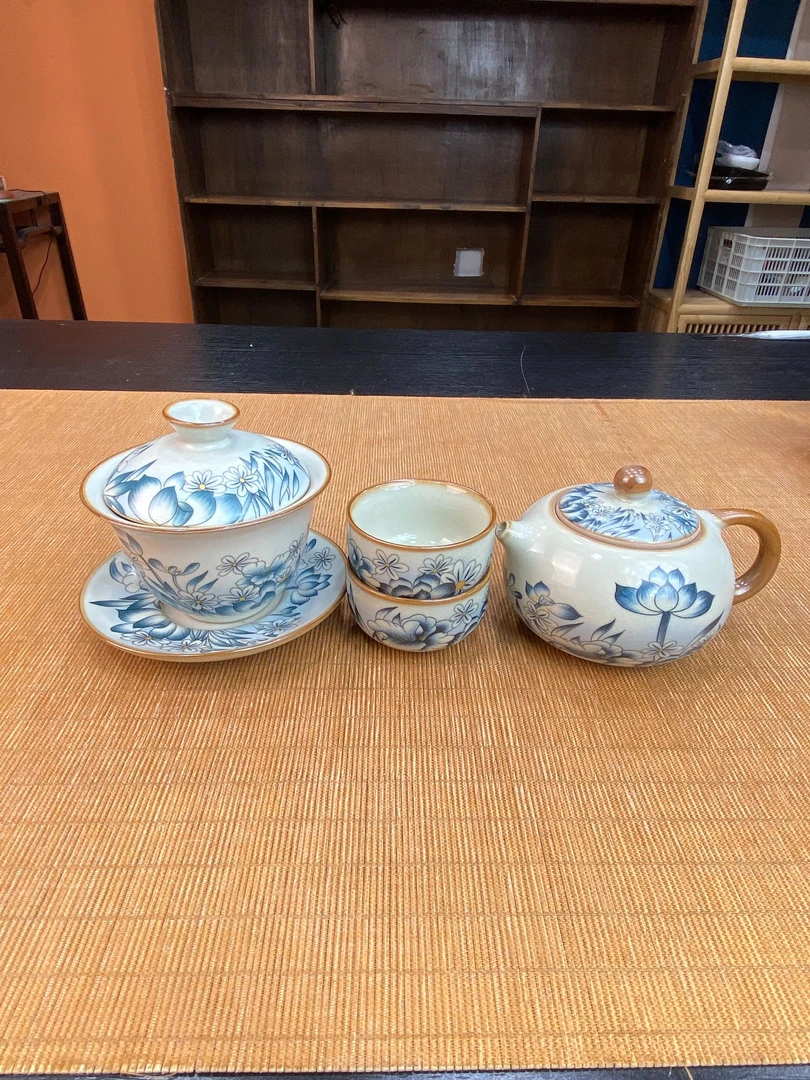 YW030-荷花一壶一盖碗2杯