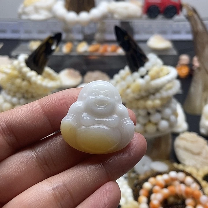 非金属贝壳玉化翘黄佛