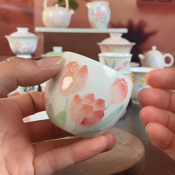 郁金香品茗杯手绘釉下高温