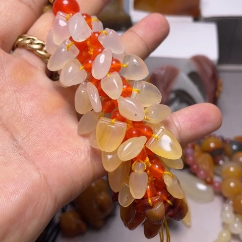 【闪购商品】未镶嵌石英质玉（黄龙玉）颈饰