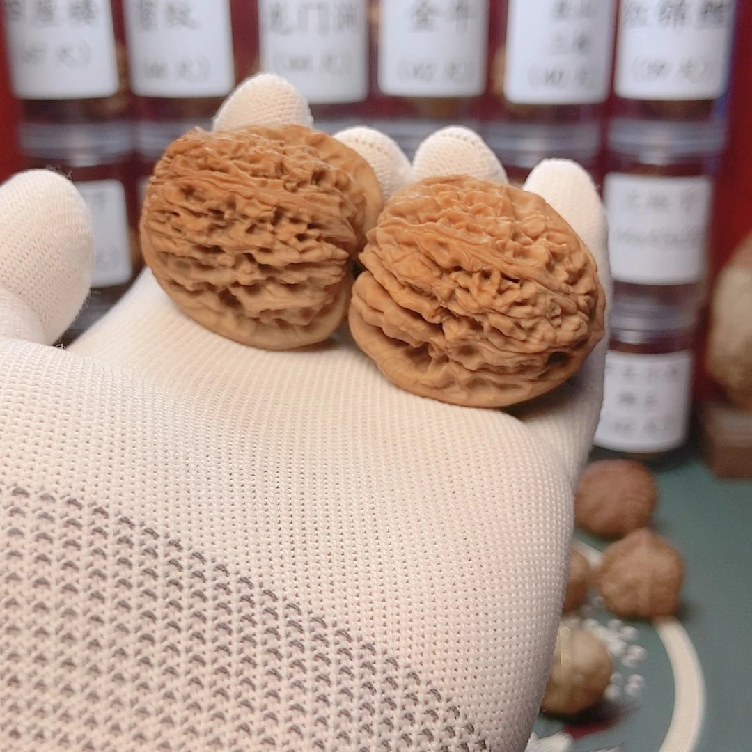 文玩核桃把件雲****i南疆石