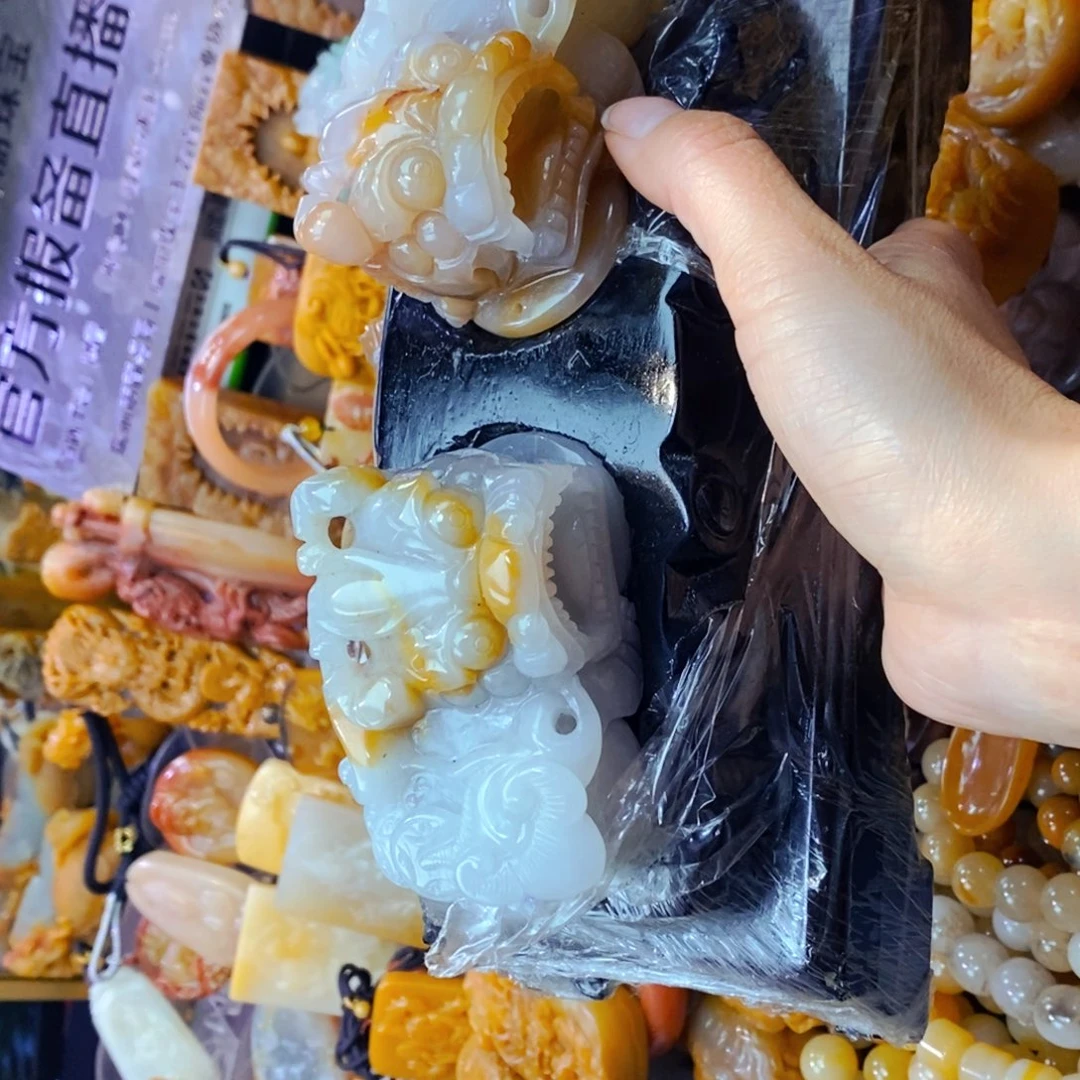 未镶嵌石英质玉（黄龙玉）项链