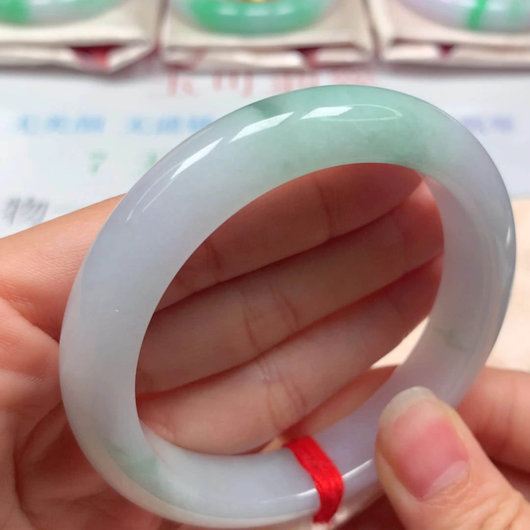 翡翠未镶嵌手镯冰胶淡春底飘绿花5758