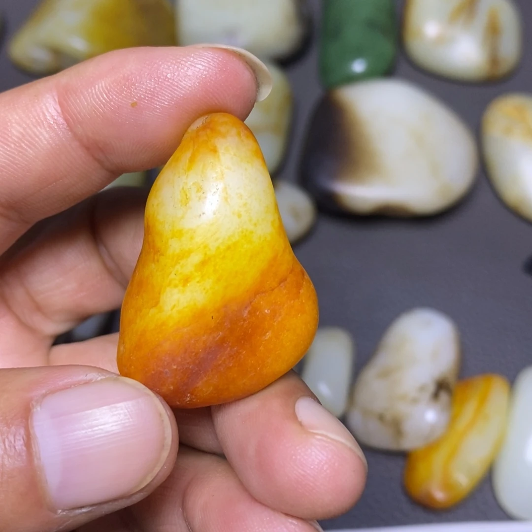 和田玉未镶嵌把件