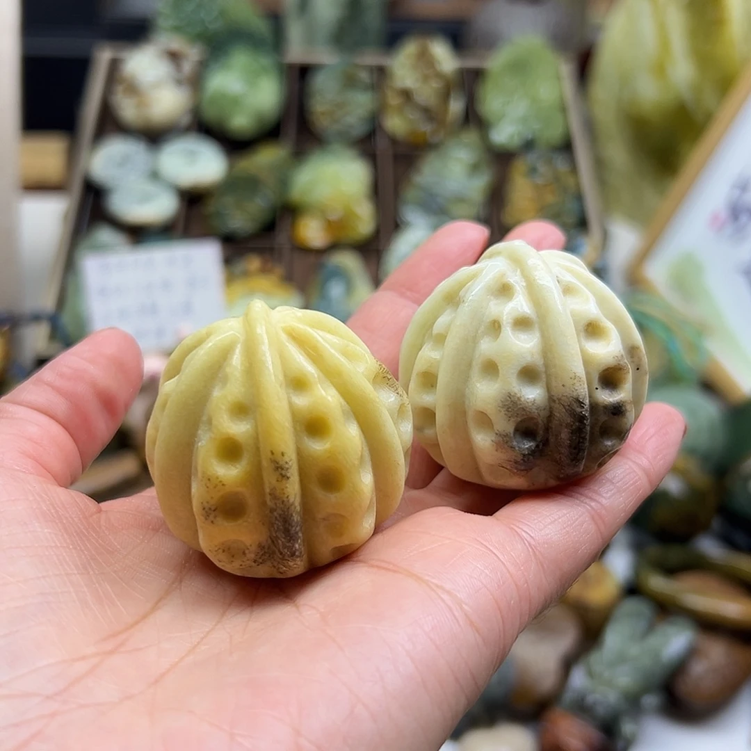 岫玉未镶嵌颈饰辽阳料核桃一对水草