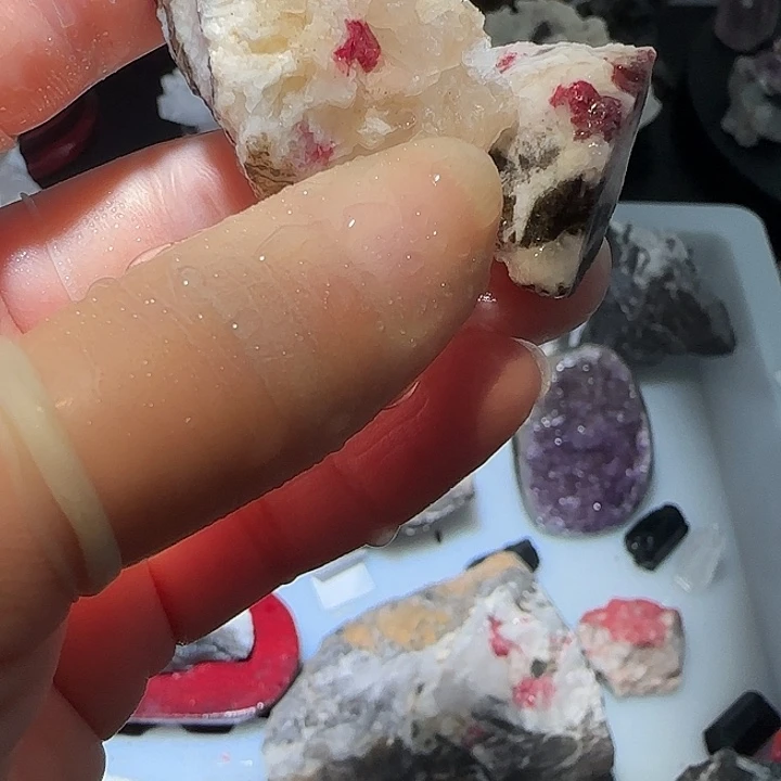 天然辰砂天然朱砂原石毛料