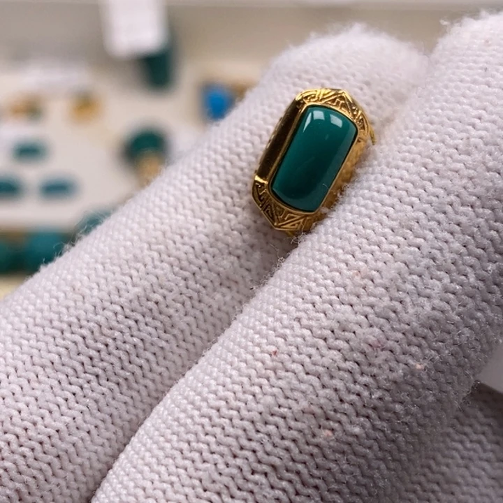 绿松石珠宝奇石18K金镶嵌