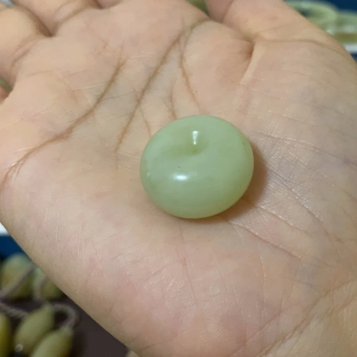 和田玉颈饰未镶嵌蝈*