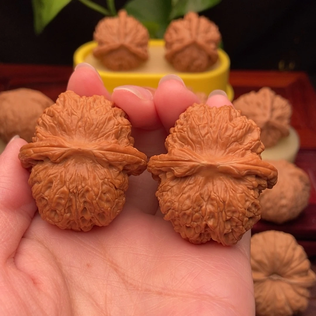 在***.文玩核桃把件精品血麒麟38