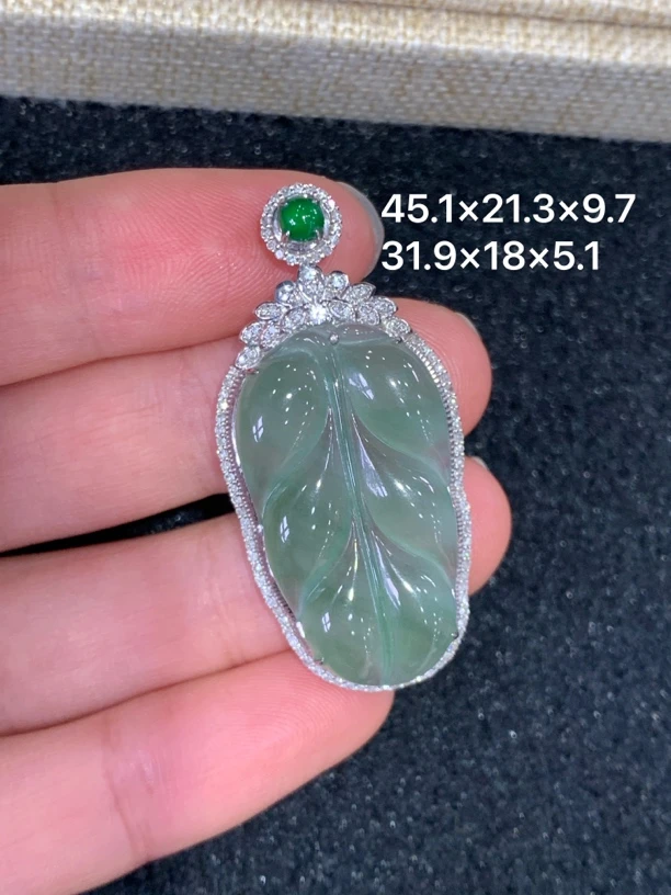 18K金镶嵌天然缅甸翡翠冰种晴水树叶吊坠