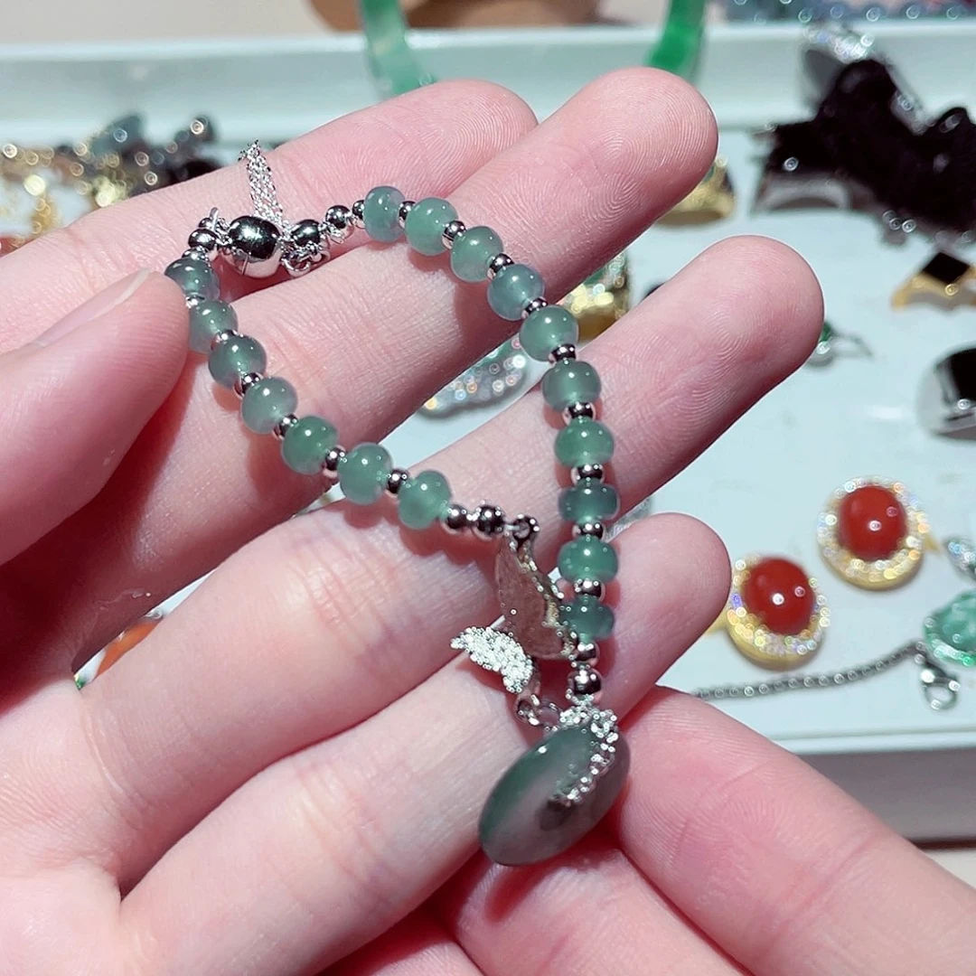 翡翠颈饰未镶嵌翡翠z